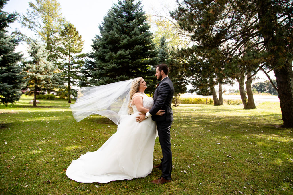 plus size bride Elm Hurst wedding photography by london ontario photographer Woodgate Photography