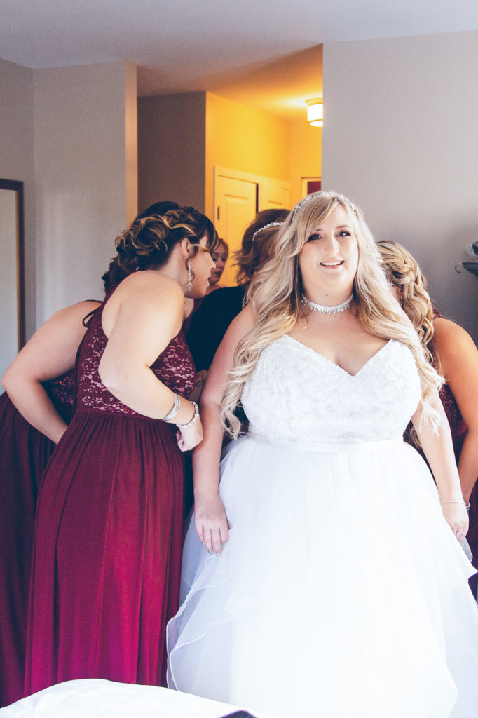 bride getting ready Elm Hurst wedding photography by london ontario photographer Woodgate Photography