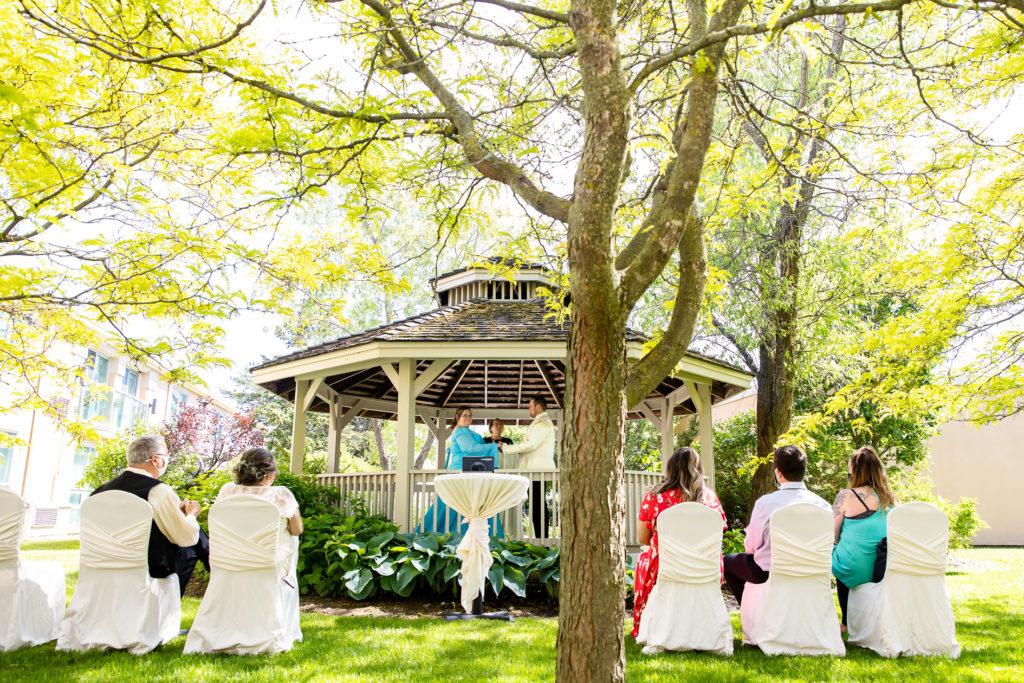 ceremony at Fourt Points wedding photography London ontario by Woodgate Photography