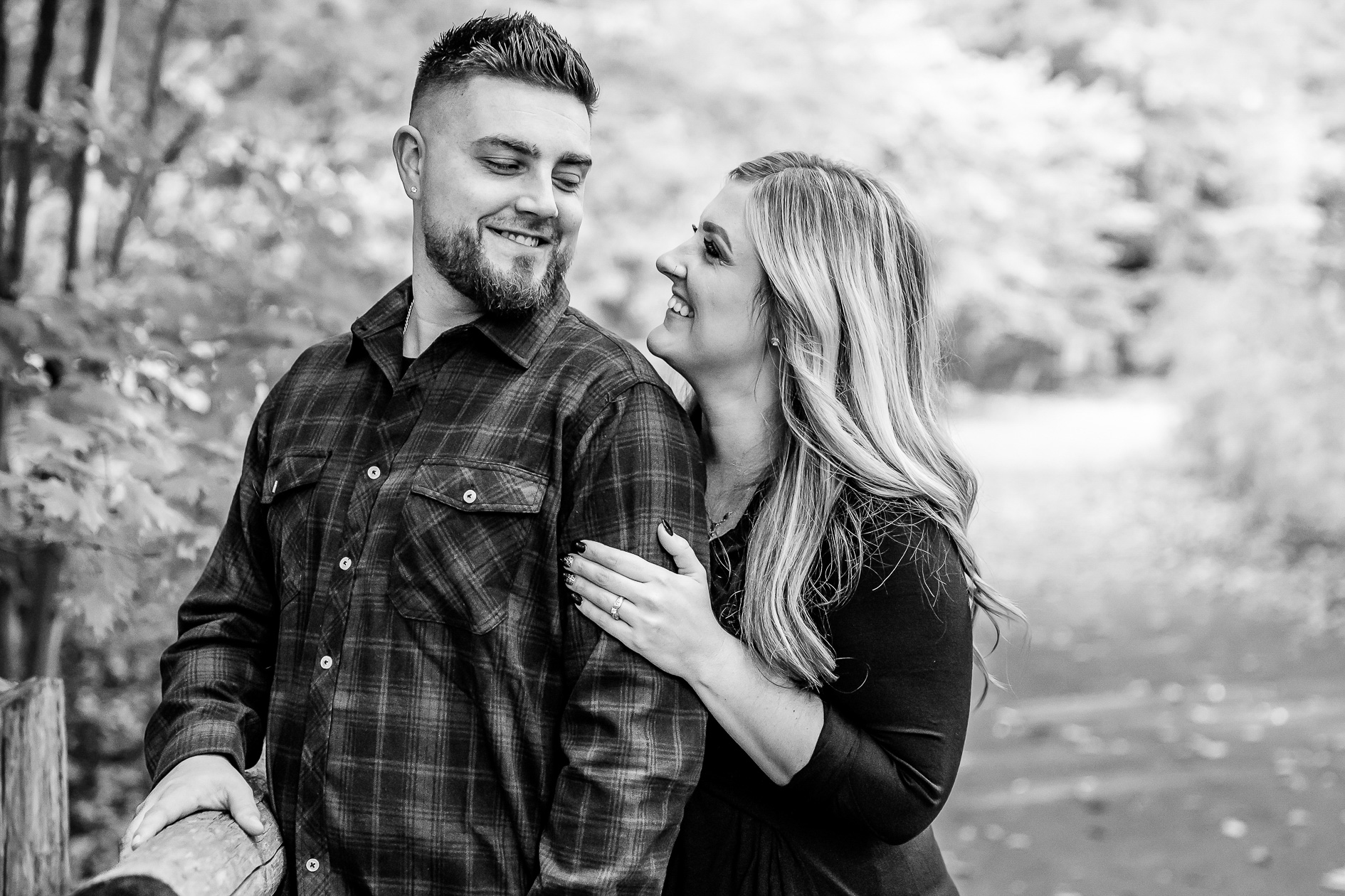 Fall engagement photographer Wonderland Gardens