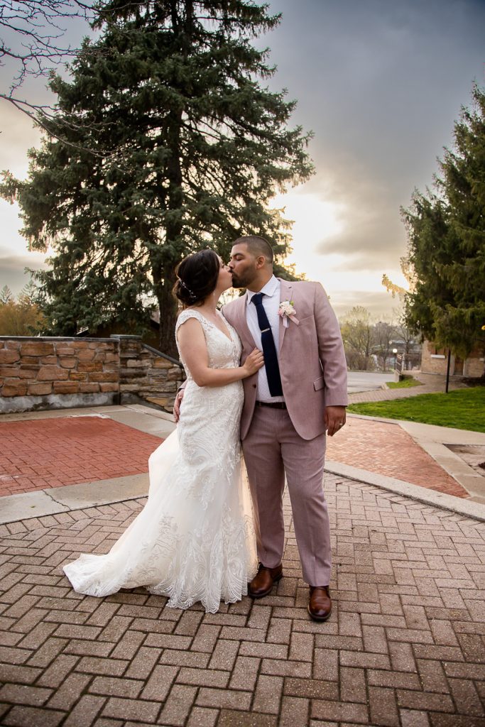 Old Court House London On Wedding Photos